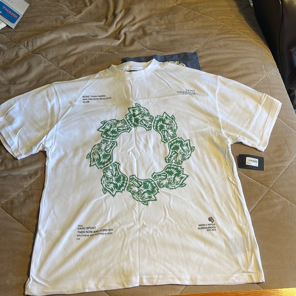 Surrounded by wolves premium T shirt Darc Sport
